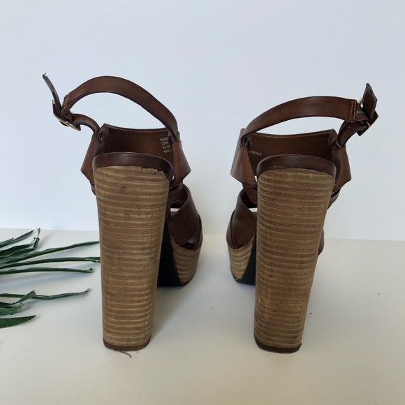 MIA TEARDROP PLATFORM HEEL SANDAL - Picture 4 of 8